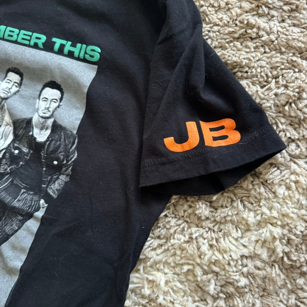 Jonas Brothers Remember This Tour 2021 T-Shirt Black Size Large Concert Tee JB - Picture 3 of 5